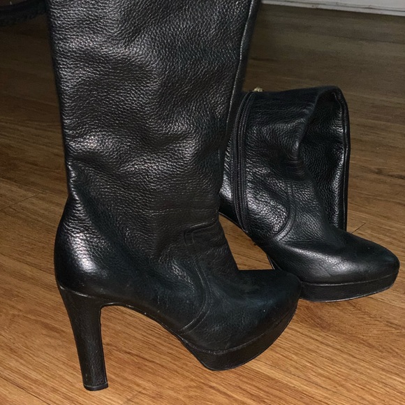 Beautiful knee length boots - Picture 2 of 3